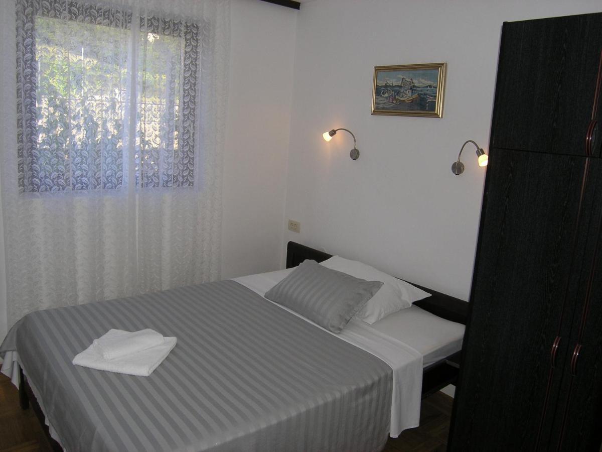 Apartments Mari With Terrace Baška Exteriör bild