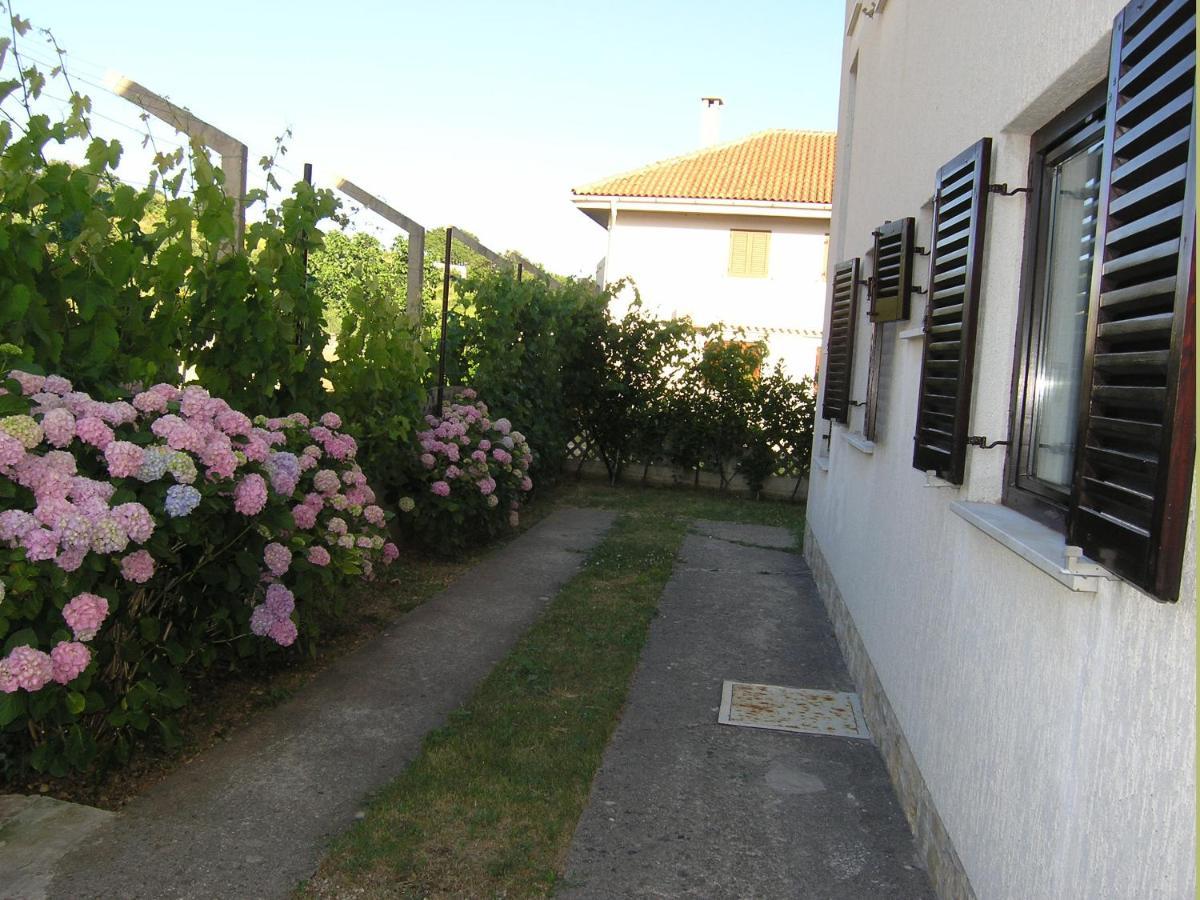 Apartments Mari With Terrace Baška Exteriör bild